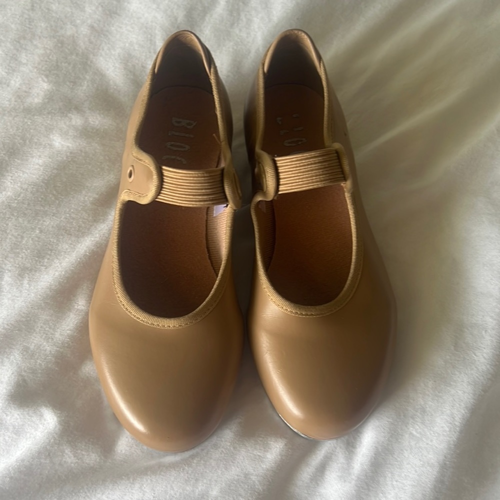 Tan size 11 M tap shoe